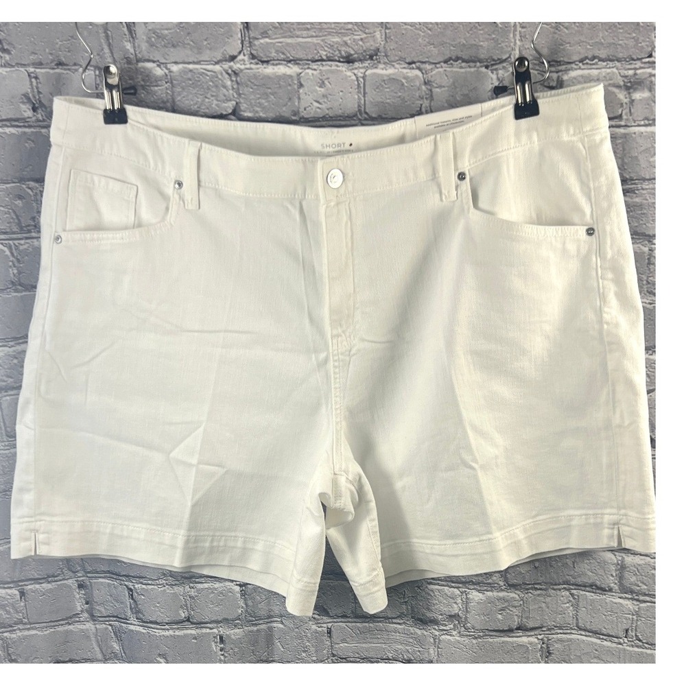 Chico's Denim Trouser Shorts Womens (20) 4 White NWT Classic 5-Pocket